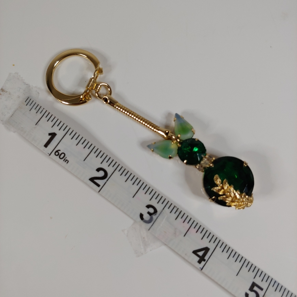 🥑  Emerald Green Cat Keychain